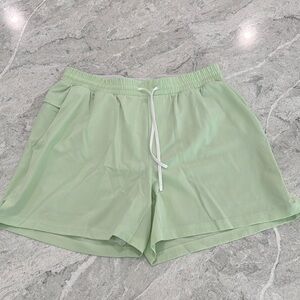 Lululemon 5 inch pool short
